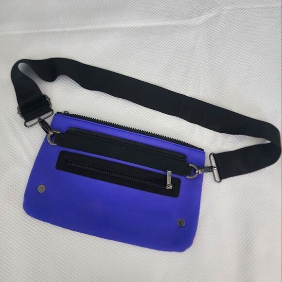 Caraa and ATHLETA belt bag - Picture 1 of 6